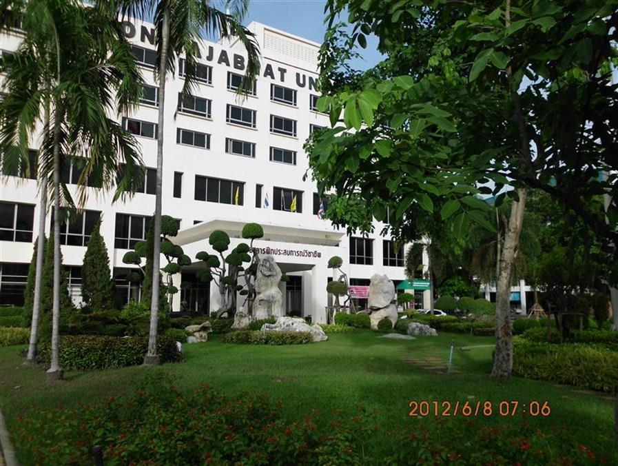 Hotel Phranakhon Grand View à Bangkok Extérieur photo